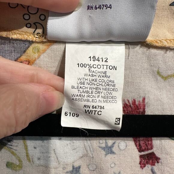 Peaches Uniforms size Small Halloween Long Sleeve Scrubs Jacket Button Front - Picture 7 of 7